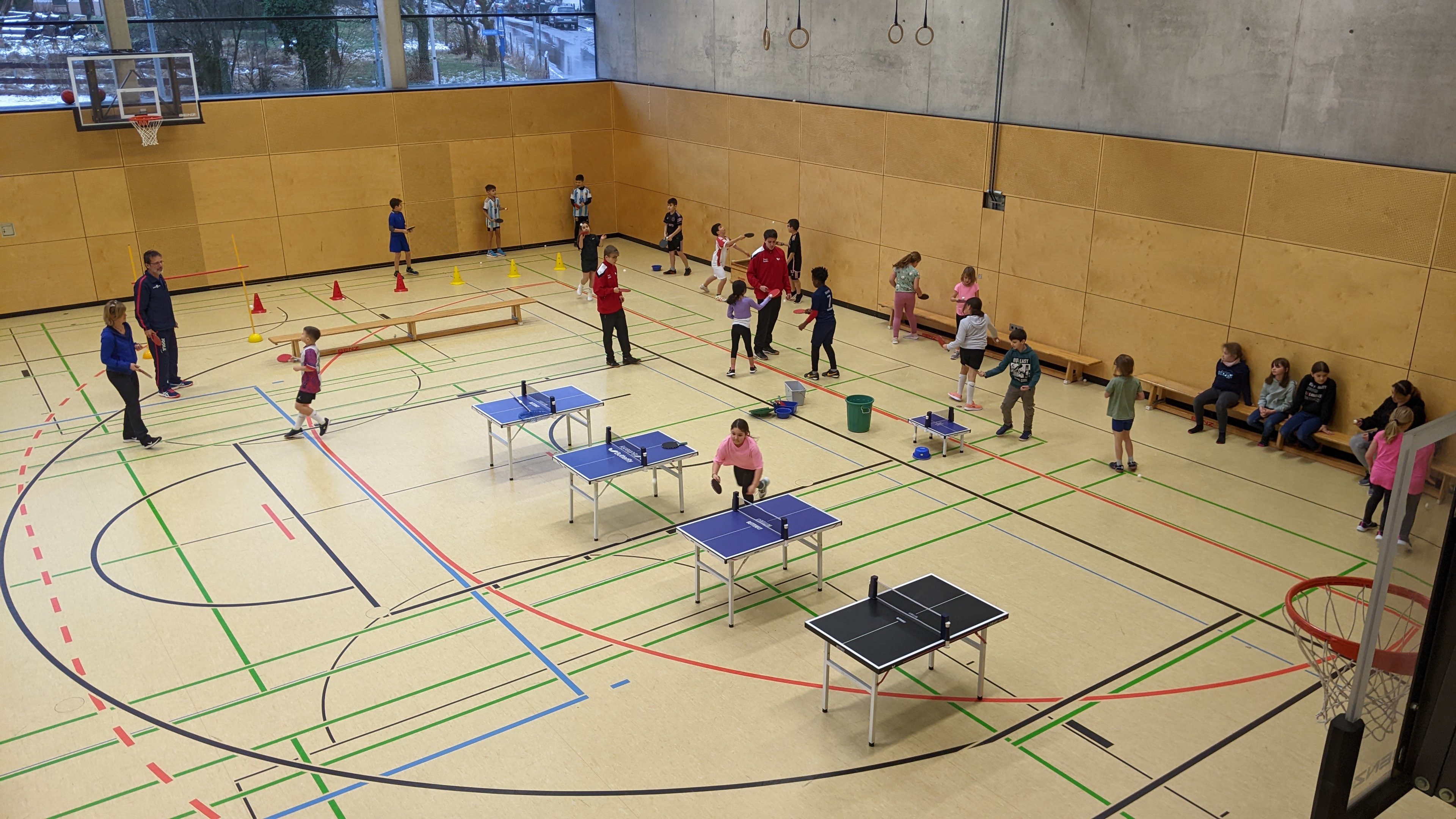 TTBW on Tour – 100 Kinder aus vier Eislinger Schulklassen lernen Tischtennis kennen